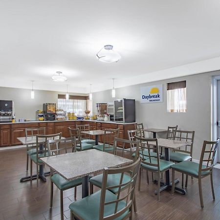 Days Inn By Wyndham Elmsford Zewnętrze zdjęcie
