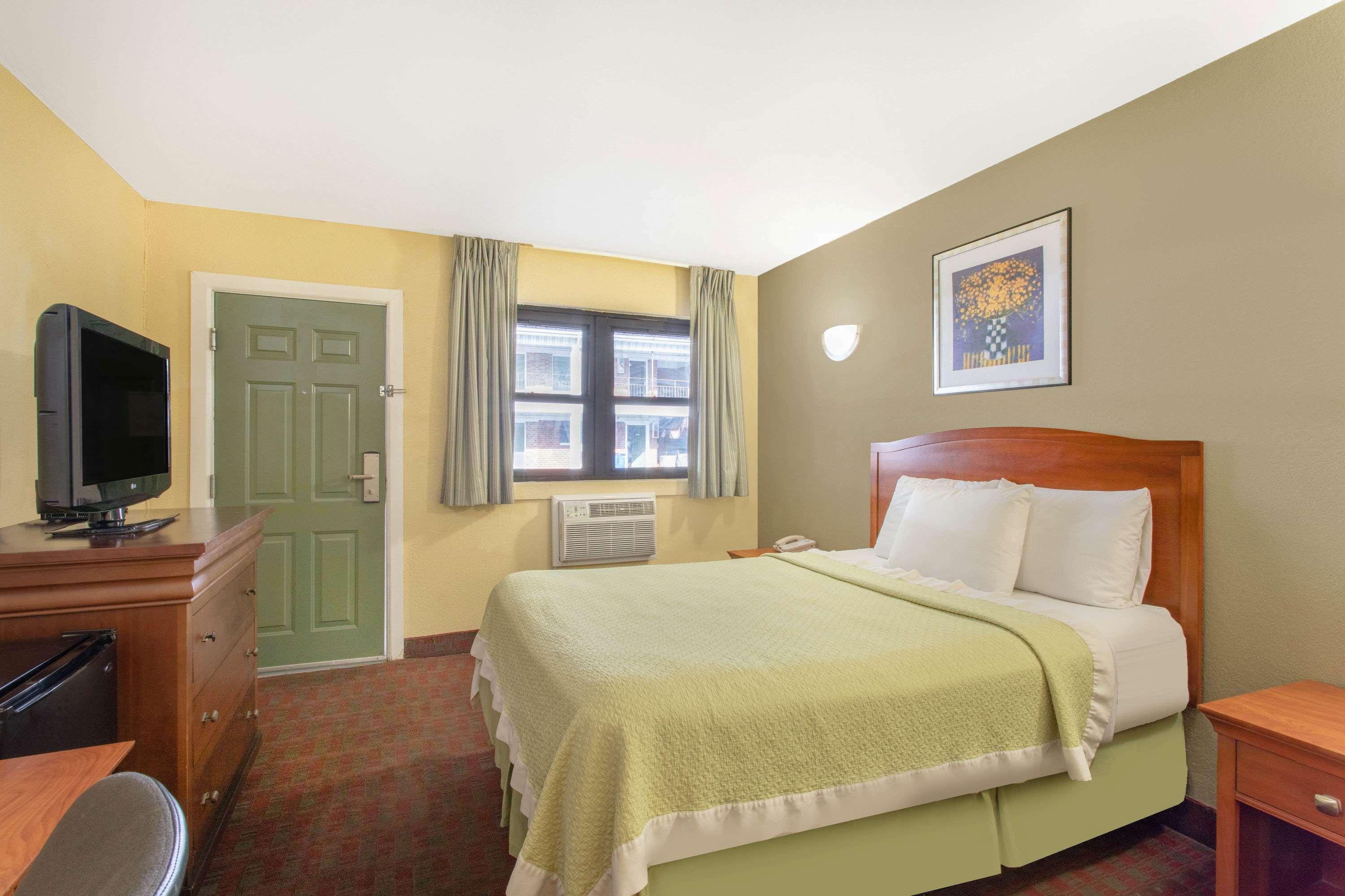 Days Inn By Wyndham Elmsford Zewnętrze zdjęcie