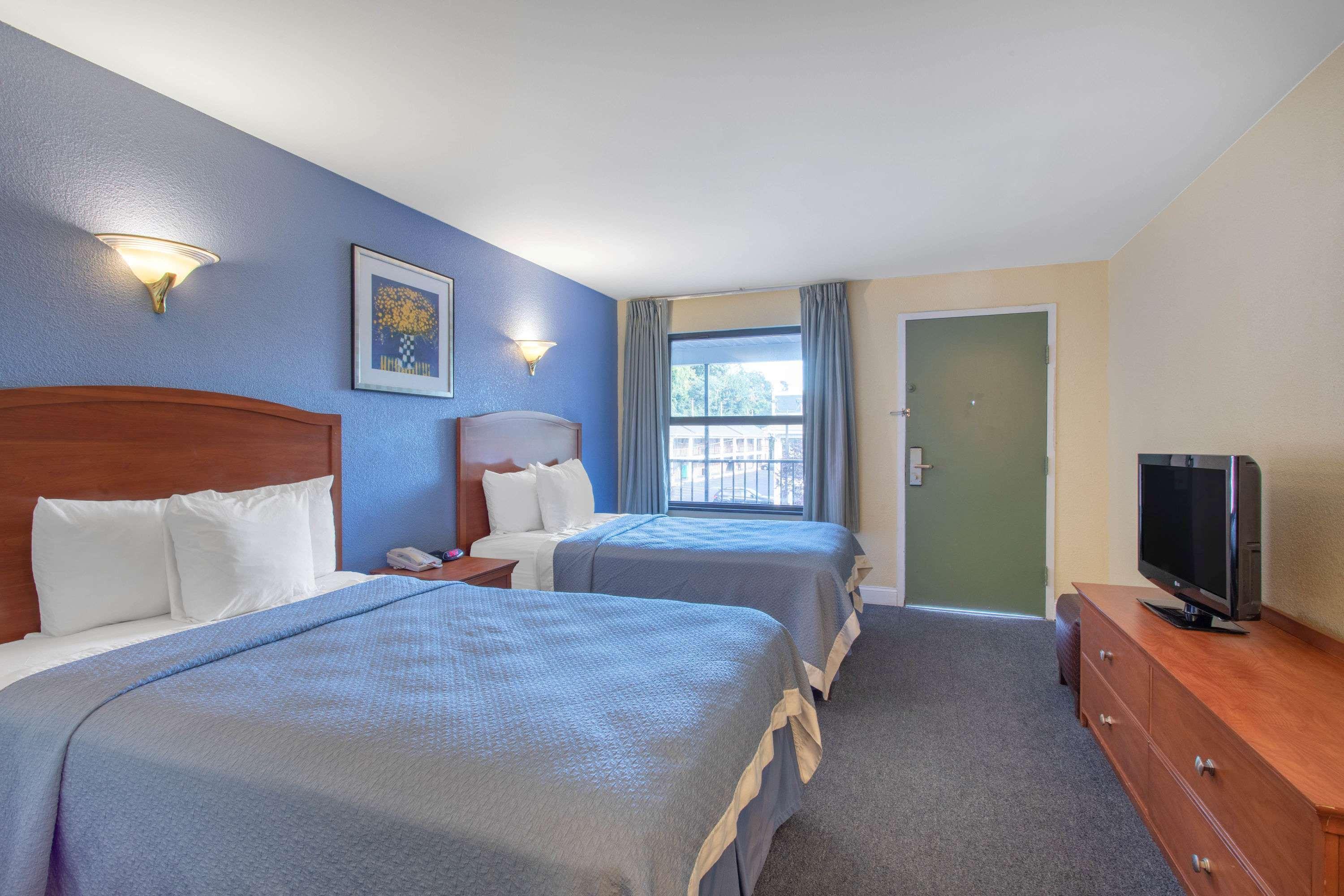 Days Inn By Wyndham Elmsford Zewnętrze zdjęcie