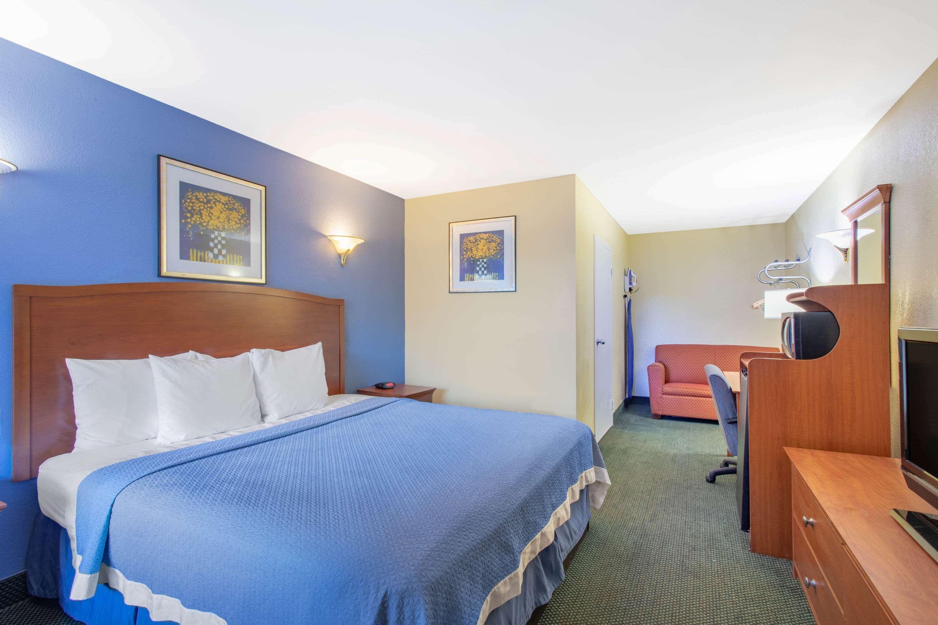 Days Inn By Wyndham Elmsford Zewnętrze zdjęcie
