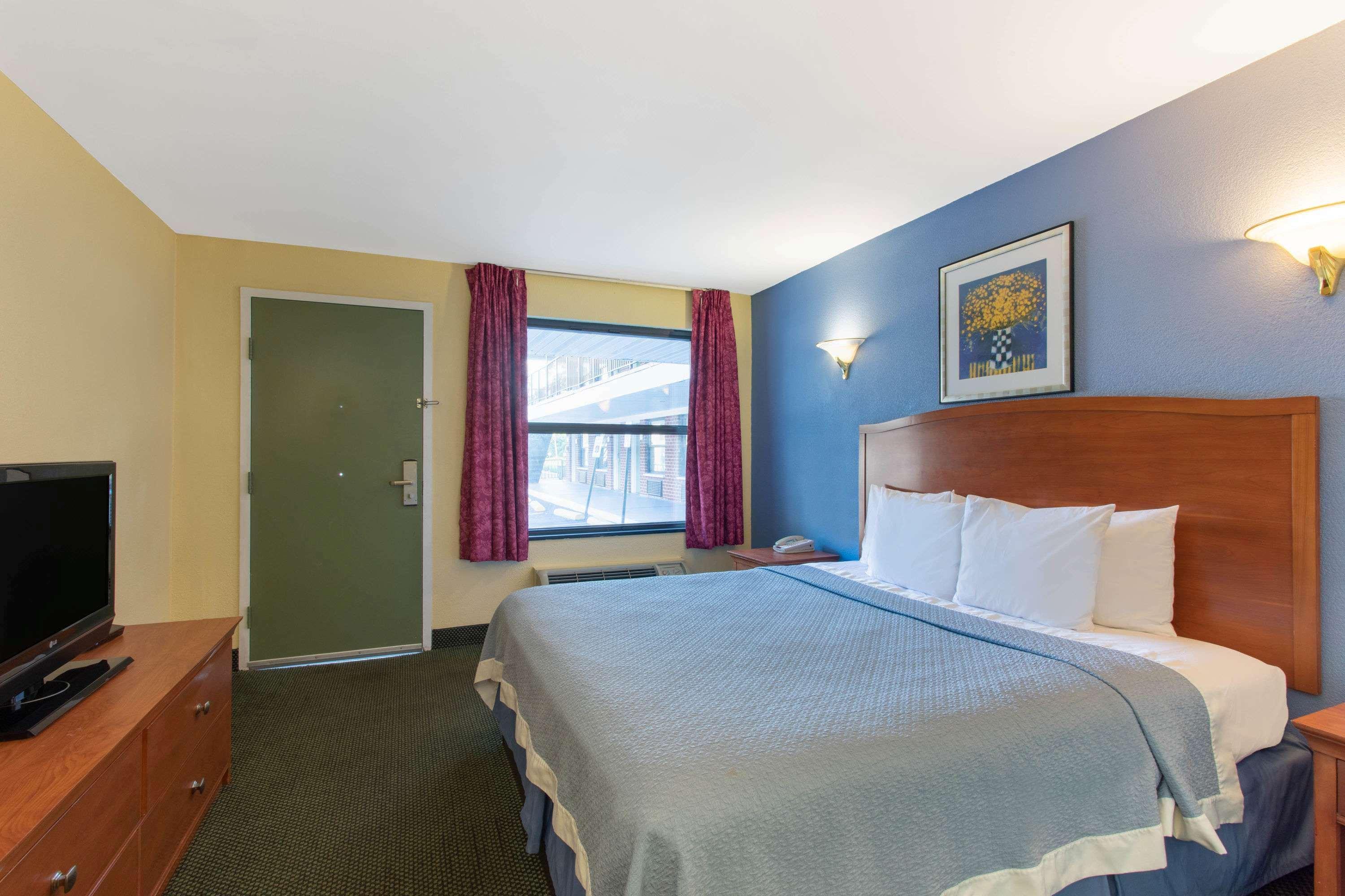 Days Inn By Wyndham Elmsford Zewnętrze zdjęcie