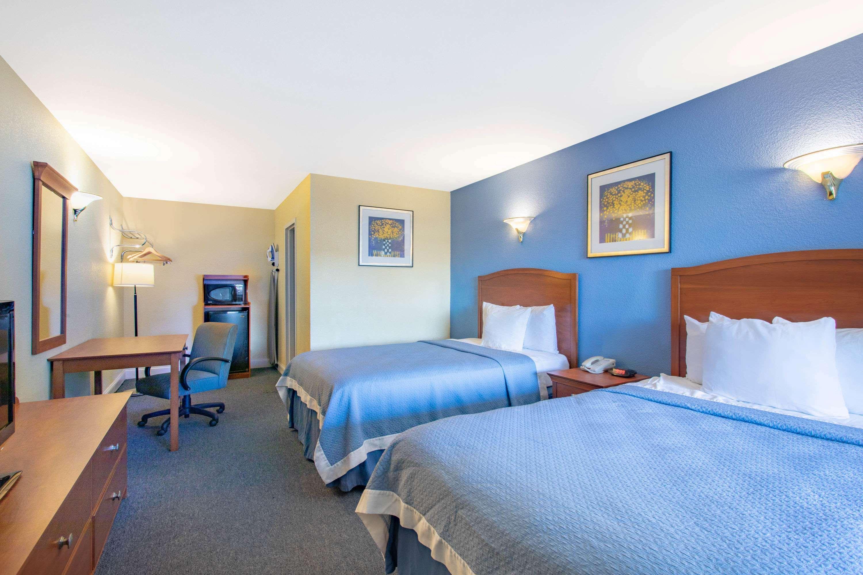 Days Inn By Wyndham Elmsford Zewnętrze zdjęcie