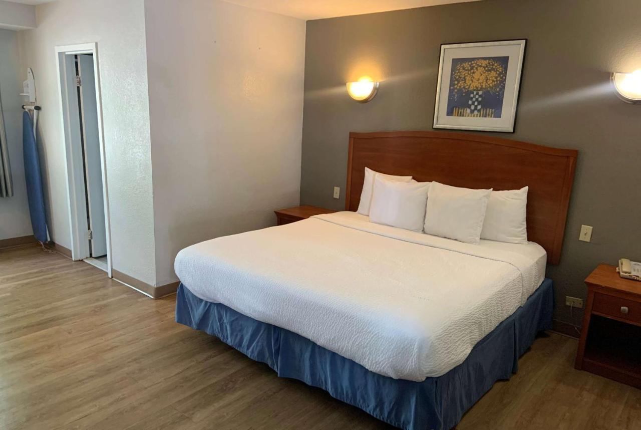 Days Inn By Wyndham Elmsford Zewnętrze zdjęcie
