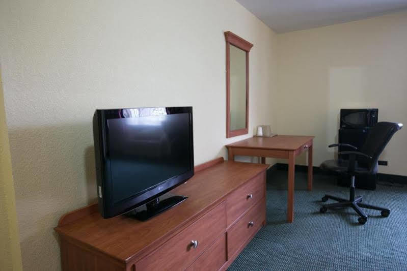 Days Inn By Wyndham Elmsford Zewnętrze zdjęcie